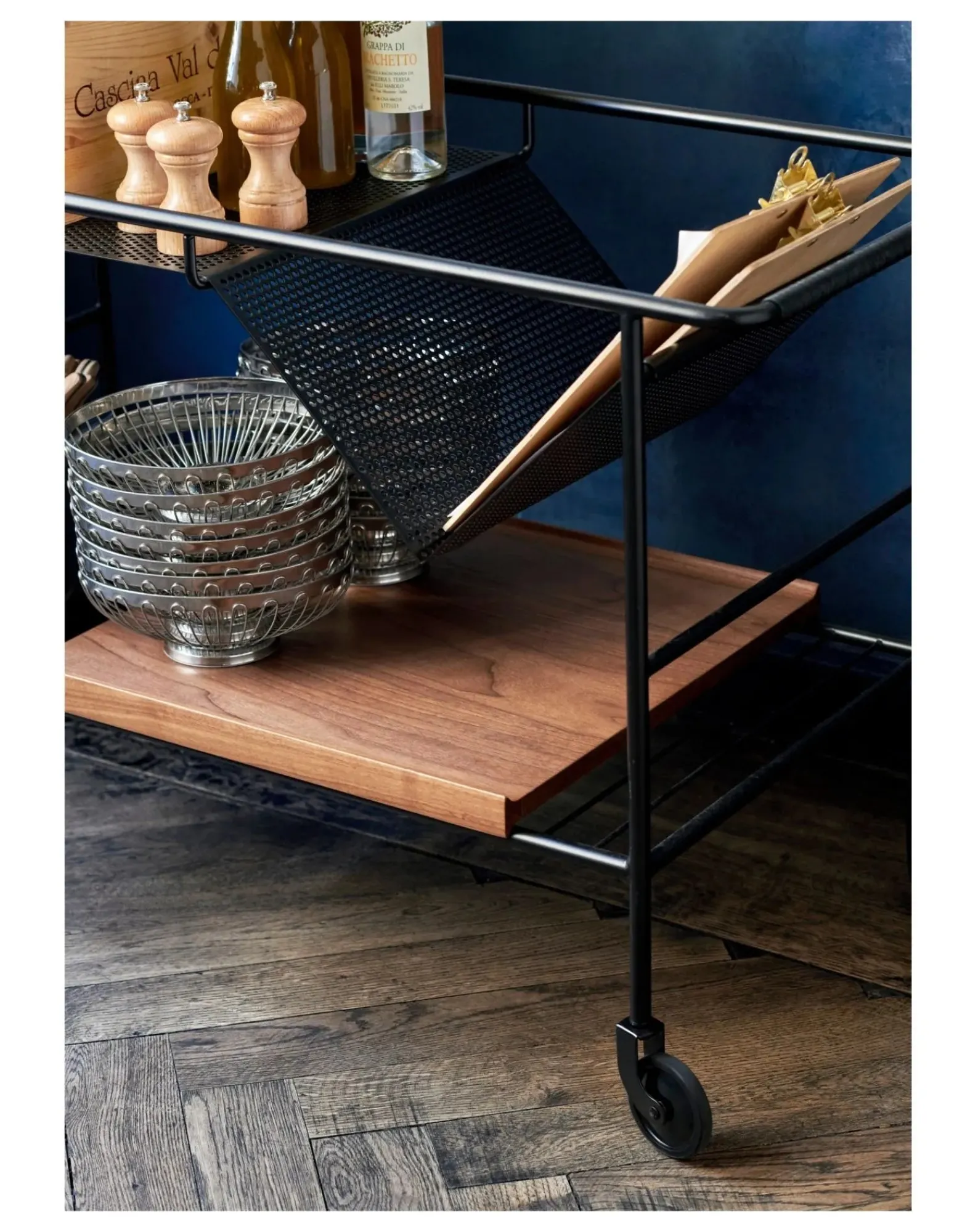 & Tradition Tables, Bureaux-Alima NDS1 Table on Wheels Noyer