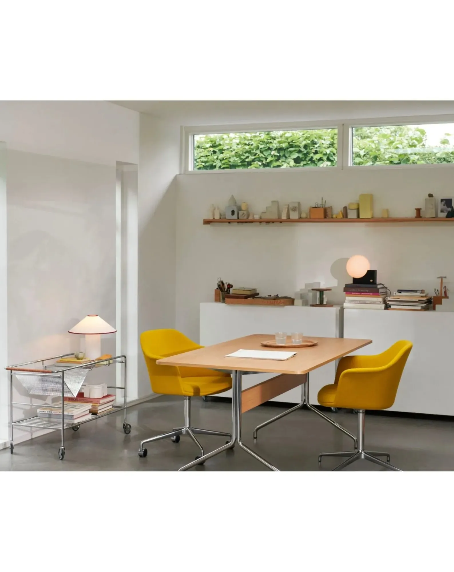 & Tradition Tables, Bureaux-Alima NDS1 Table on Wheels Chêne