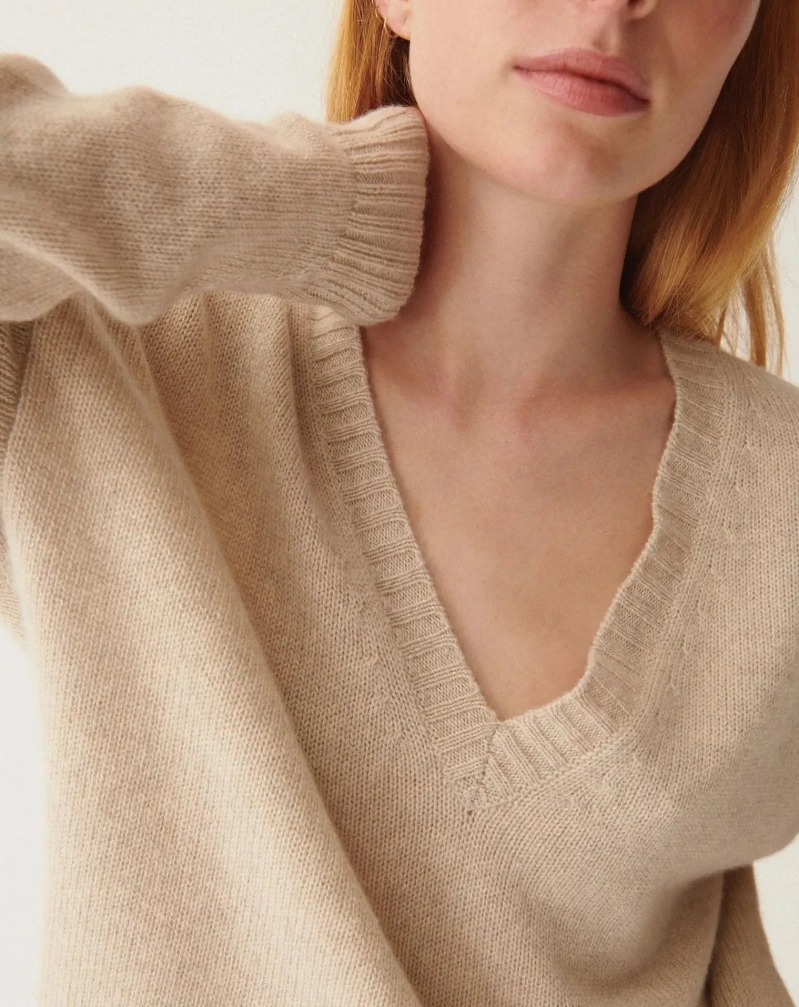 Bompard Pulls, Gilets-Cashmere V-neck sweater Avoine