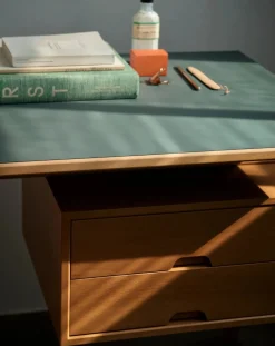& Tradition Tables, Bureaux-Daystack RD3 desk, Robin Day Bouleau
