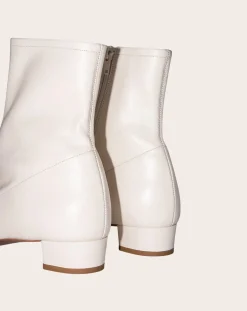 BY FAR Boots, Bottes-Este boots Blanc
