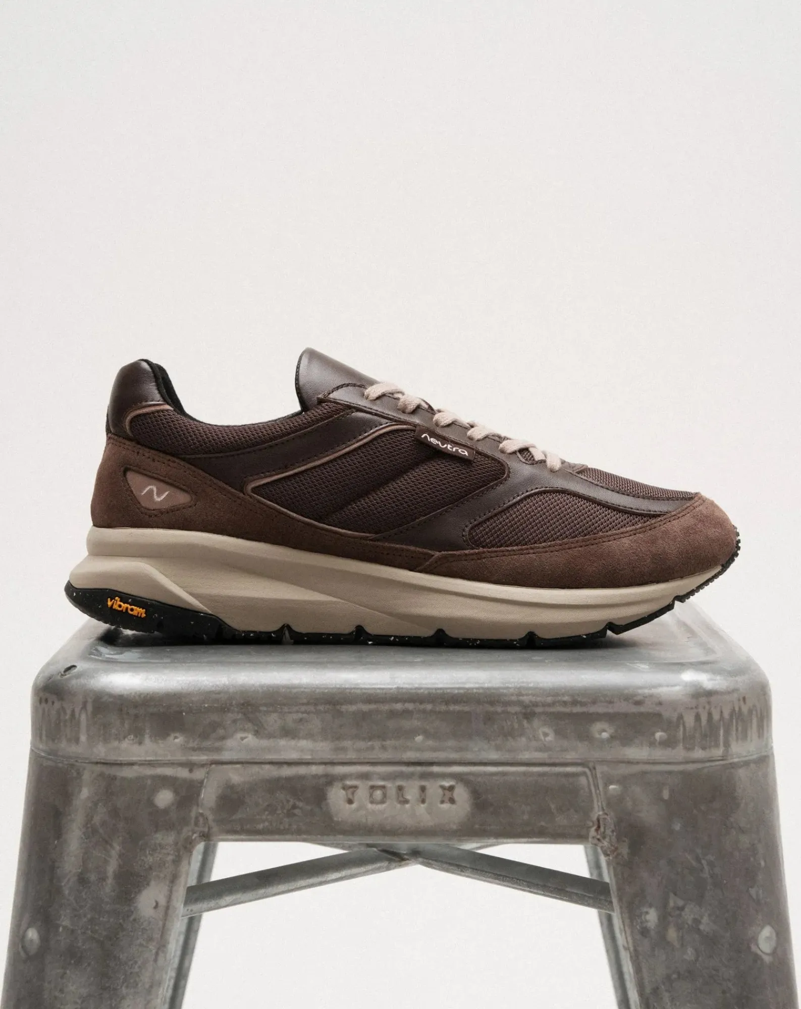 Neutra Baskets-Hakone V.2 LX RV2010-620 Lace-Up Sneakers Marron