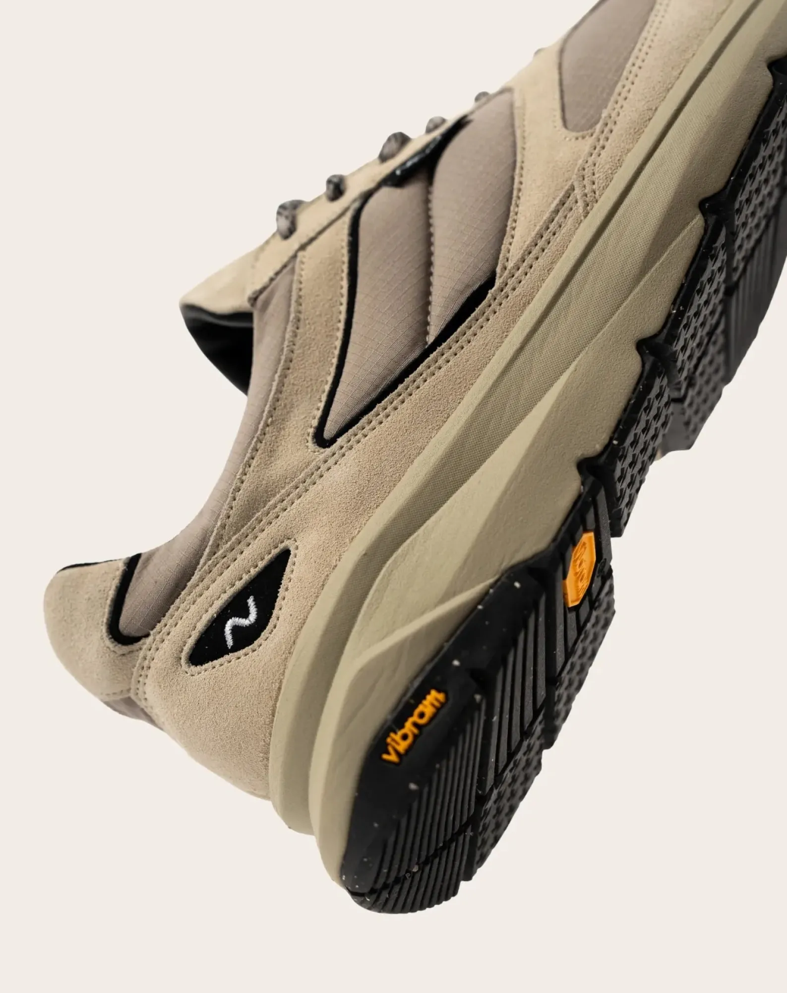 Neutra Baskets-Hakone V.2 Ristop RV2006-605 Lace-up Sneakers Beige