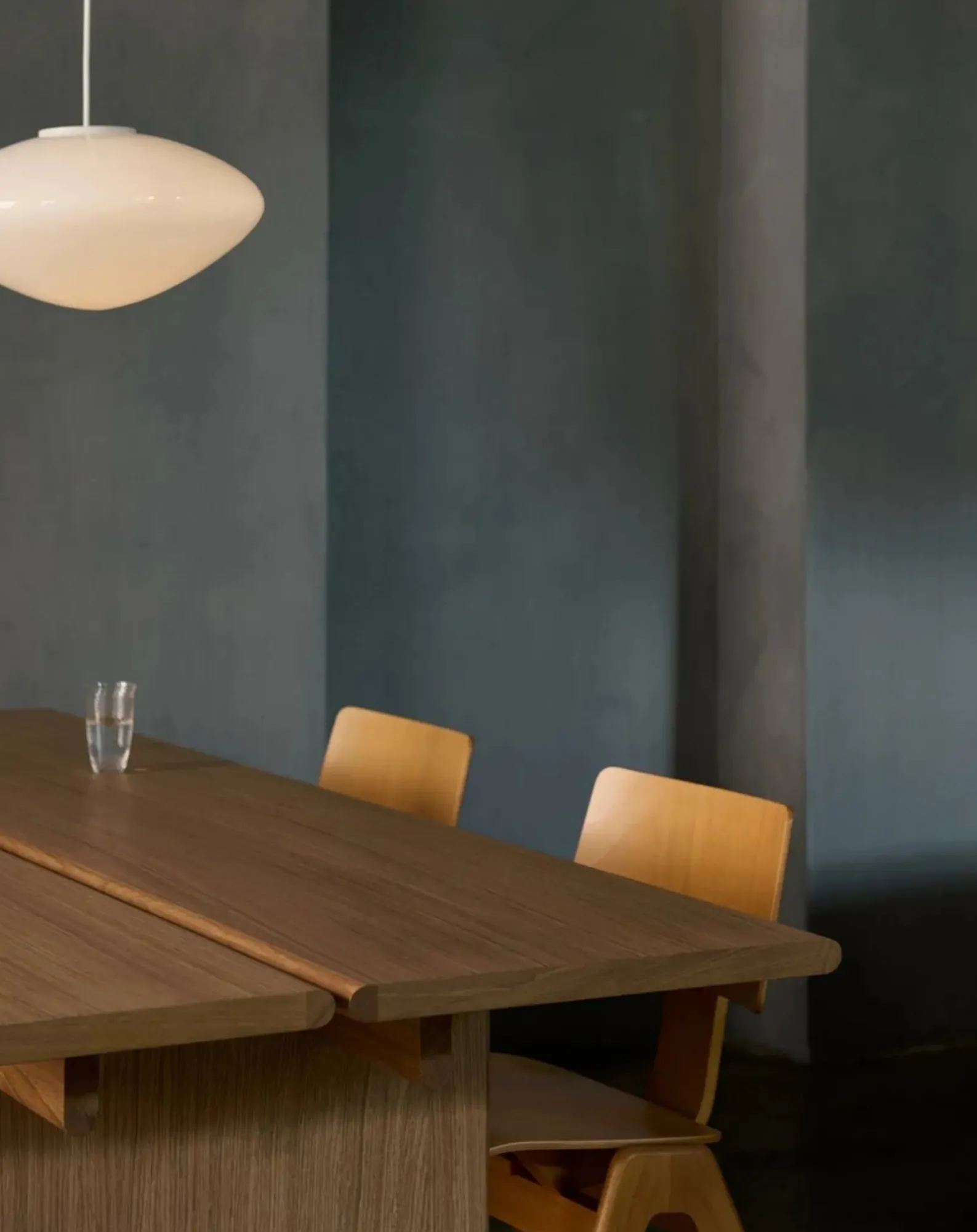 & Tradition Tables, Bureaux-Ita OS1 dining table Chêne clair
