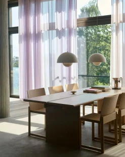 & Tradition Tables, Bureaux-Ita OS1 dining table Chêne clair