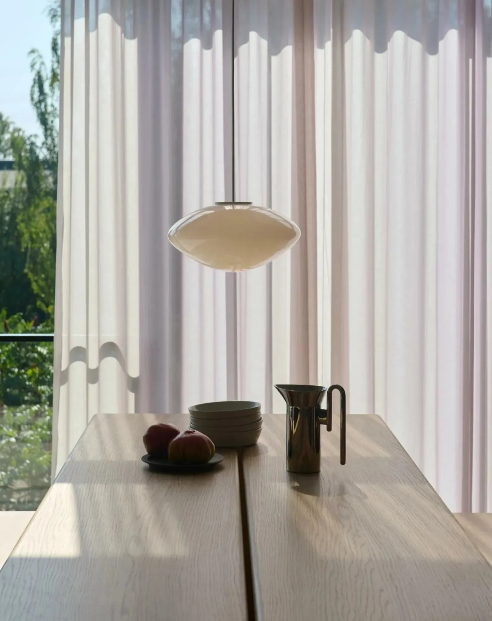 & Tradition Tables, Bureaux-Ita OS2 dining table Chêne clair