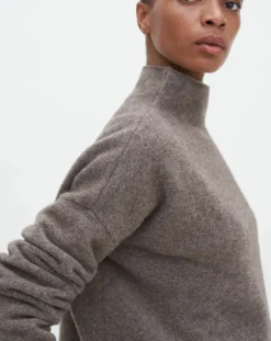 Filippa K Pulls, Gilets-Mika stand-up collar sweater in Yak wool Taupe