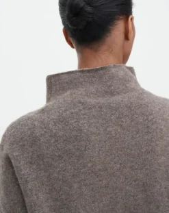 Filippa K Pulls, Gilets-Mika stand-up collar sweater in Yak wool Taupe