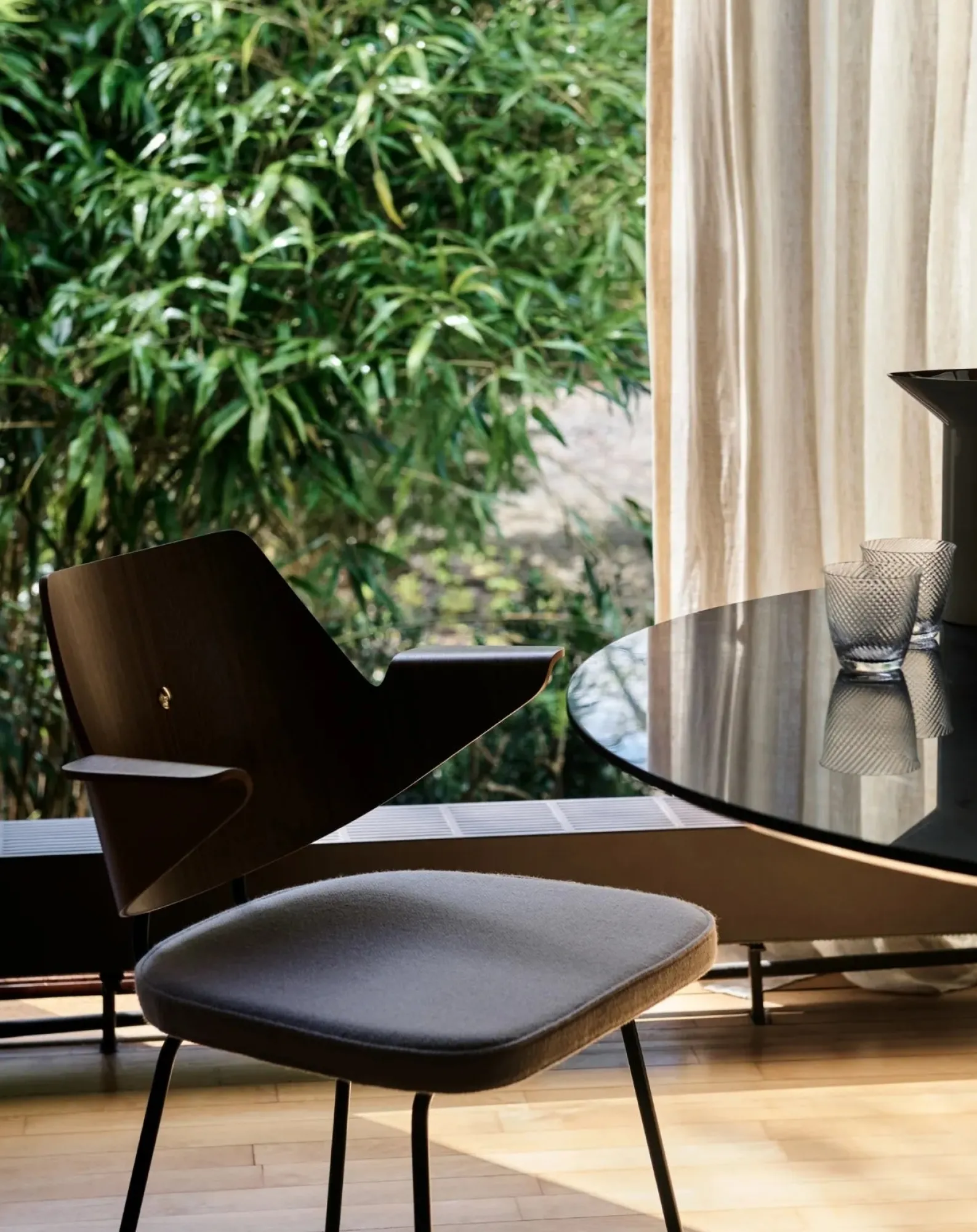 & Tradition Chaises, Tabourets-RFH RD7 chair, Robin Day Gris clair
