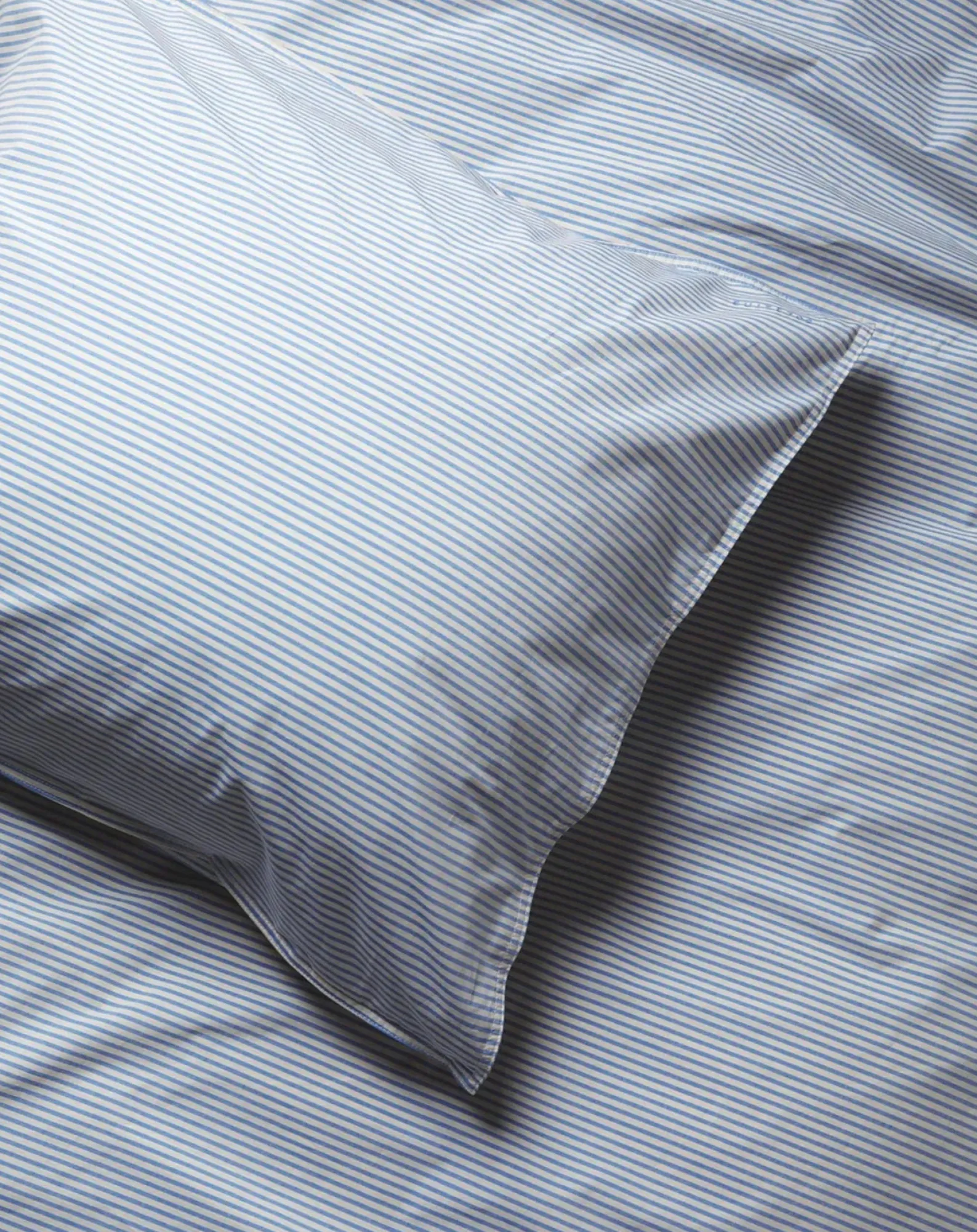 Suite 702 Linge De Lit-Striped pillowcase in organic percale Bleu
