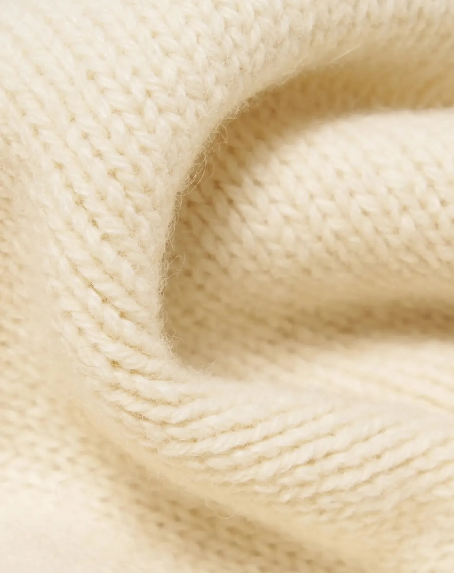 Universal Works Pulls, Gilets-Turtleneck Sweater Ecru