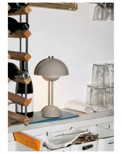& Tradition Lampes À Poser-VP9 Flowerpot Portable Table Lamp, Vernon Panton Gris