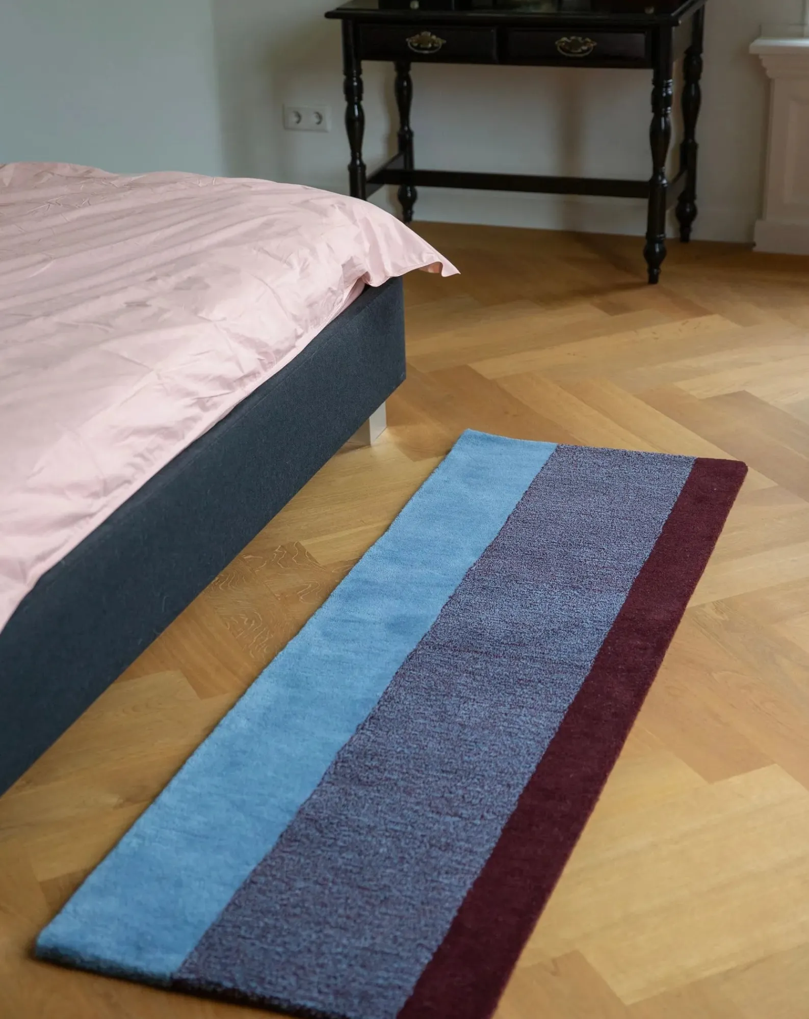 Suite 702 Tapis-Wool carpets Bordeaux